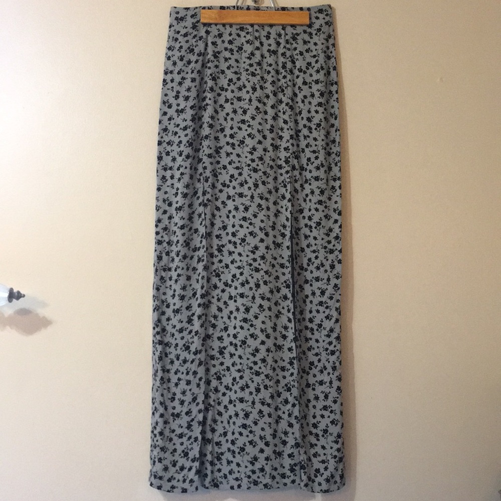 Forever 21 double leg slit maxi skirt